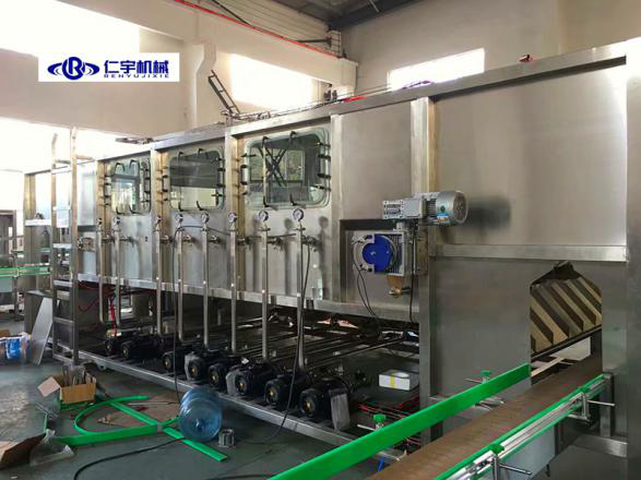 價(jià)格高就是好設(shè)備？桶裝水灌裝機(jī)廠家仁宇機(jī)械不認(rèn)同