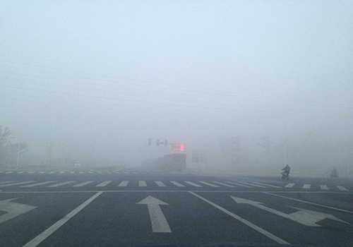 大霧天氣，仁宇機(jī)械提醒您駕車“霧”必小心